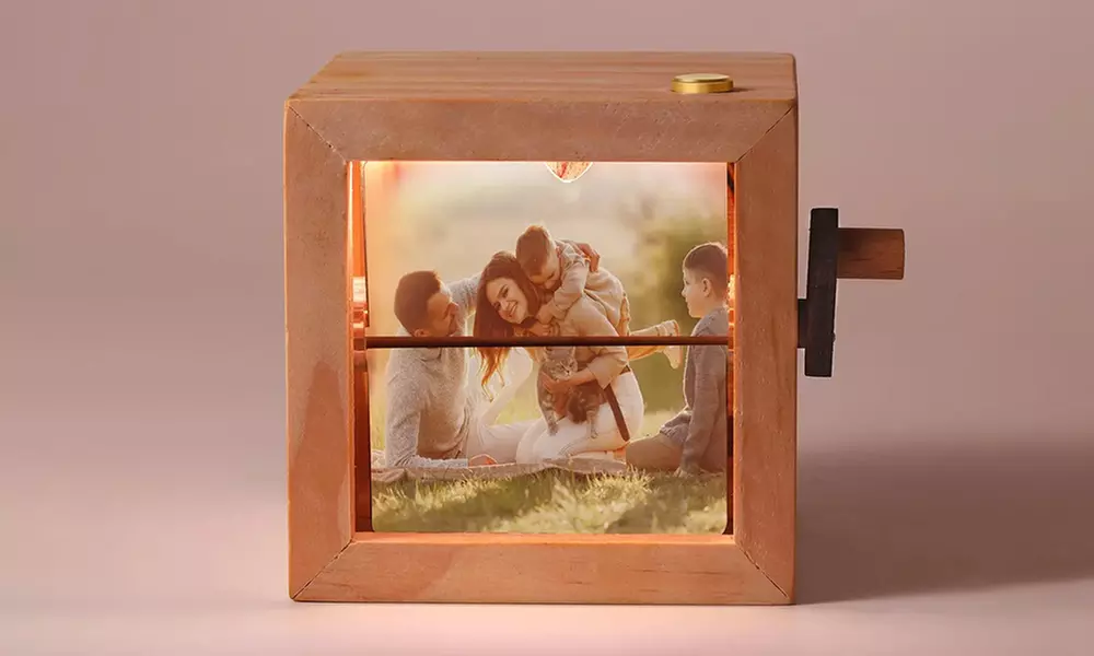 1 oder 2 personalisierbare Handkurbel-Fotorahmen aus Holz