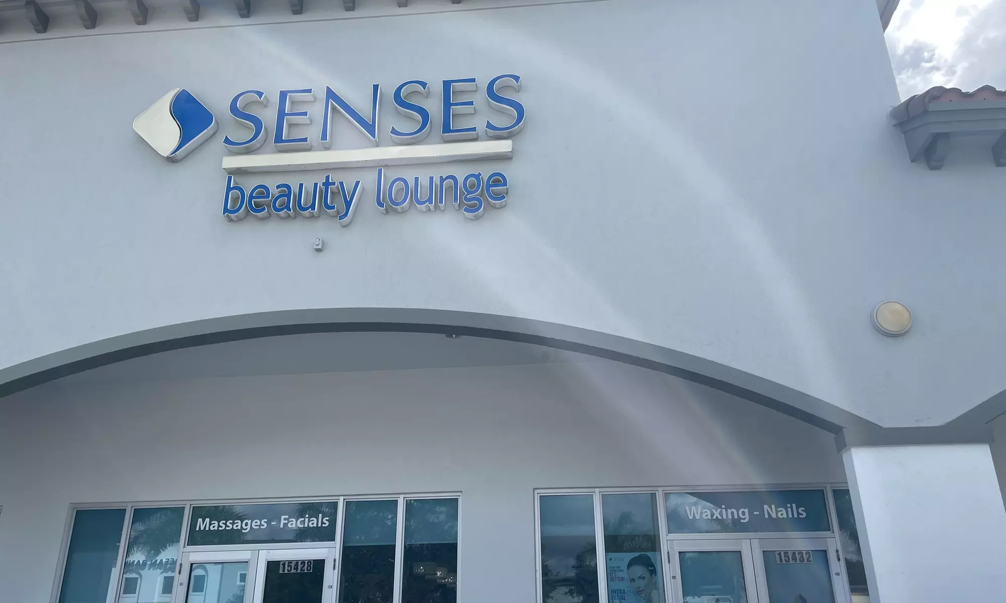 Up to 43% Off on HydraFacial at Senses Beauty Lounge