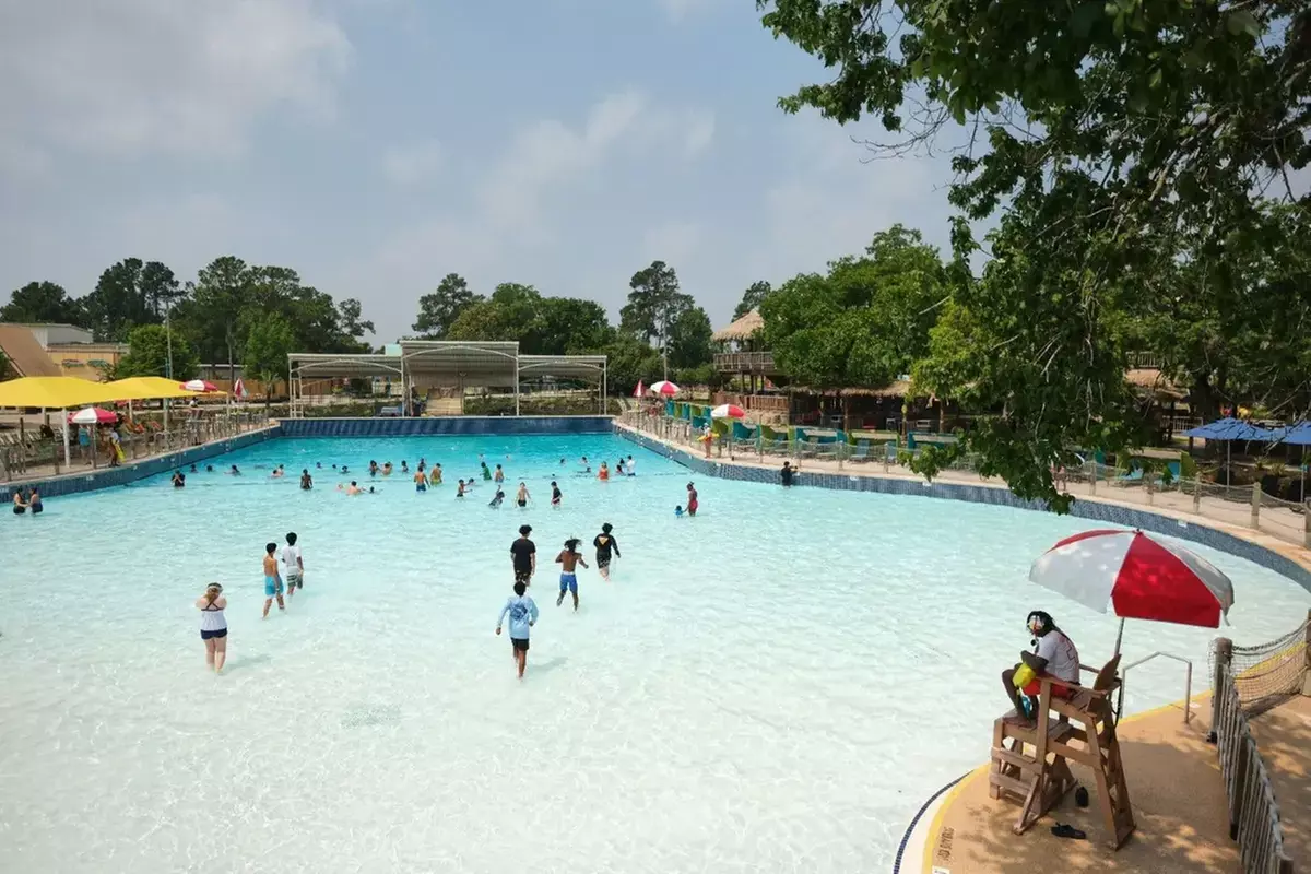 Hurricane Harbor Splashtown Single Day Tickets – 55% Off
