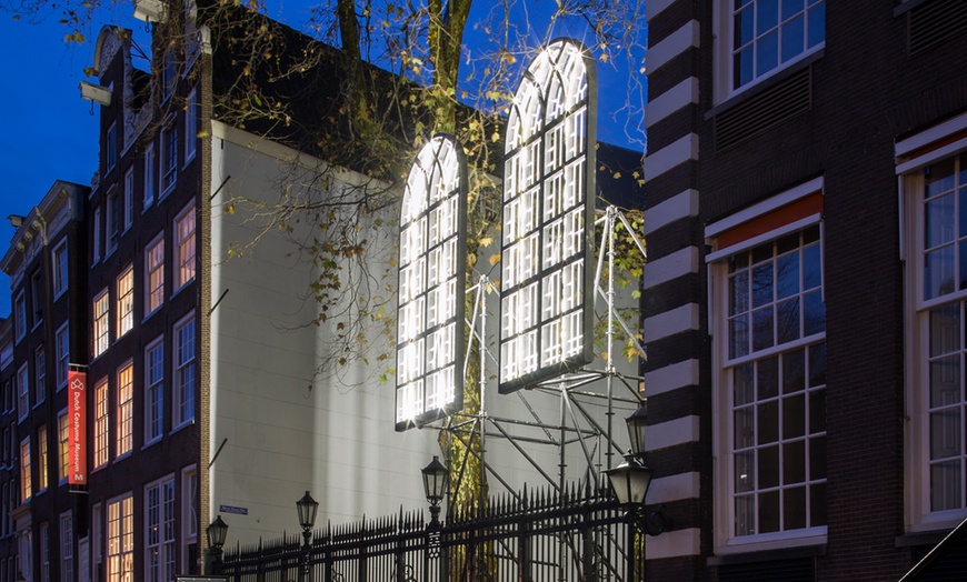 Image 11: Betoverende avondtocht vol licht, kunst en gezelligheid op het water