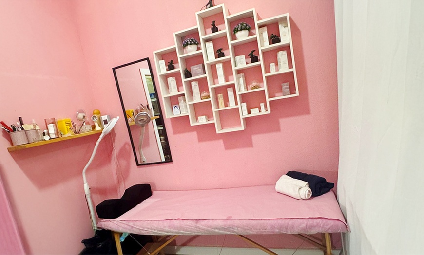 Image 1: Tratamiento facial con dermapen y opción a extras para 1 persona