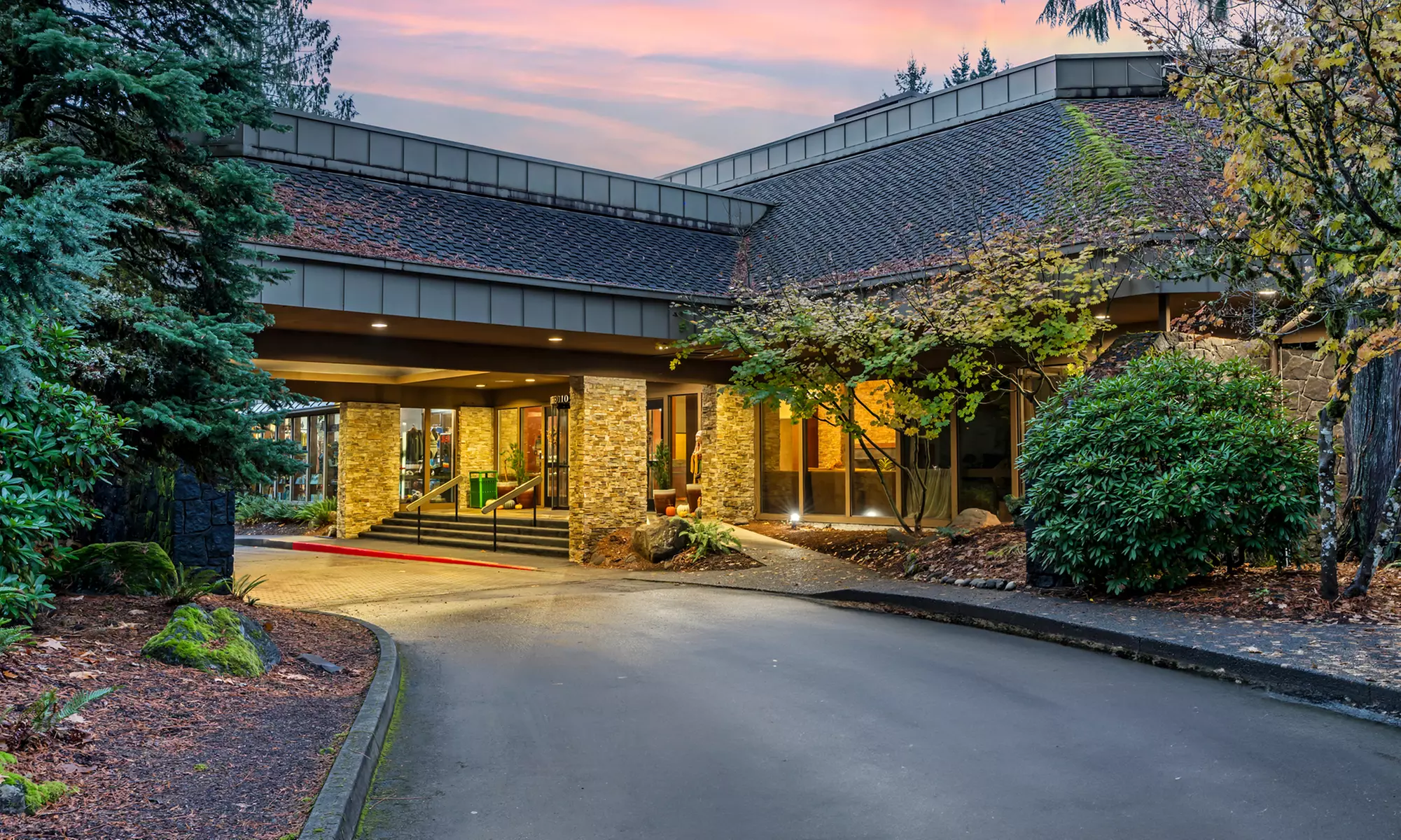 4-Star Mountain Resort in Salmon River Valley with Golf, Spa & Dining
