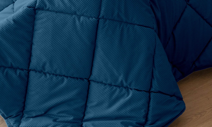 Image 22: Colcha de microfibra para cama doble con tacto aterciopelado