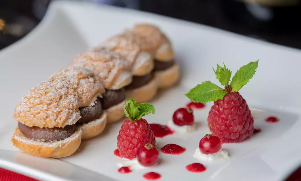 Flânerie sur la Seine accompagnée d'un menu bistronomique