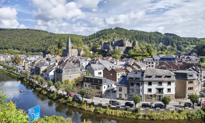 Laforêt : 1 à 3 nuits avec petit-déjeuner et dîner en option pour 2 personnes à l'hostellerie la Sapinière - Primary Image