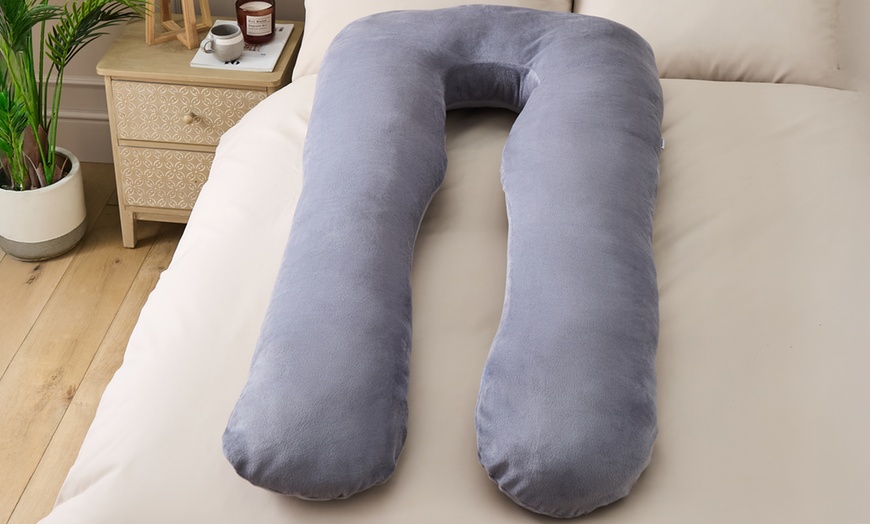 Image 2: Silentnight U-Shape Pregnancy Pillow - Luxury Velvet Touch Cover, Hypoallergenic