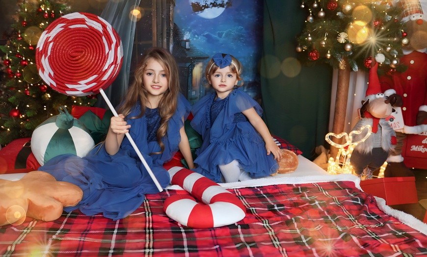 Image 1: Świąteczna sesja fotograficzna – 5, 10 lub 15 zdjęć w studiu