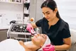 Higiene facial con radiofrecuencia, microdermoabrasión o peeling y
opción a masaje, ahorra hasta un 64% - Second Medium