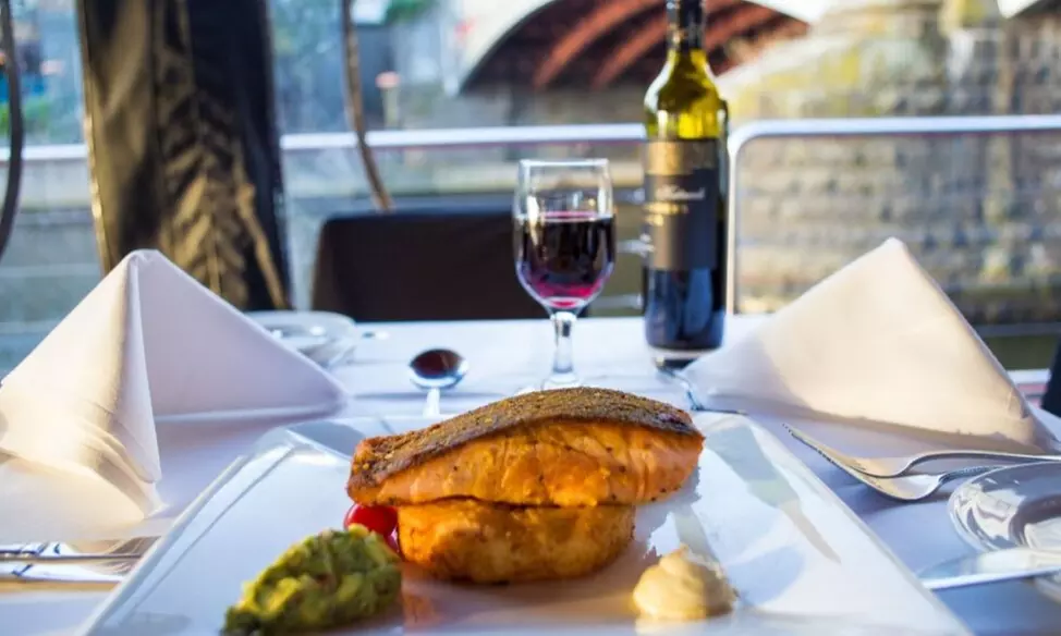 2-Hour Friday Lunch Cruise: Three-Course Banquet Lunch Meal and Drinks