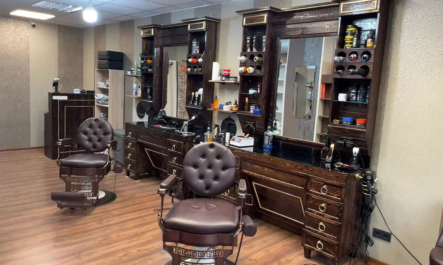 Herrenhaarschnitt, opt. mit Bartpflege, Augenbrauenzupfen & Heißwachs