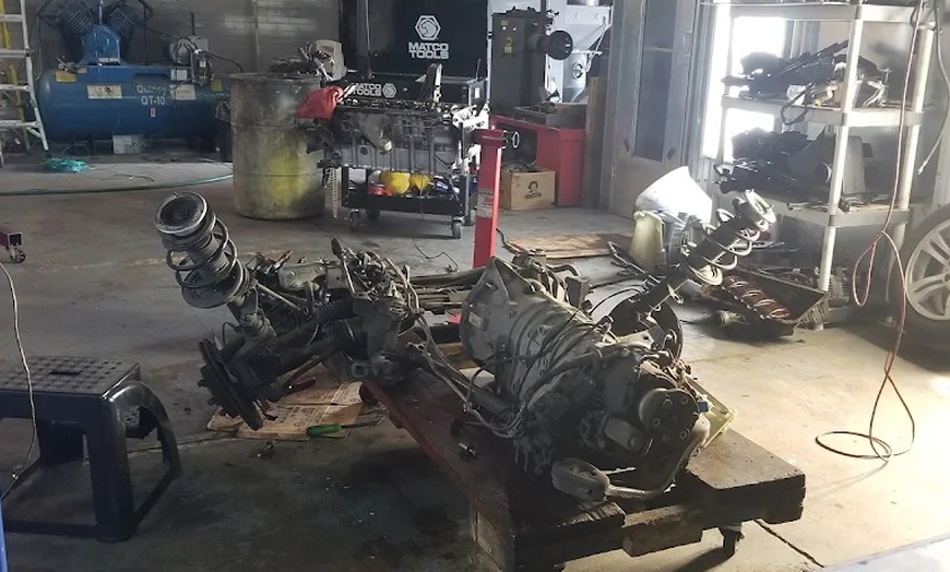 Image 4: Expert Oil Changes: Engine Protection & Performance Boost