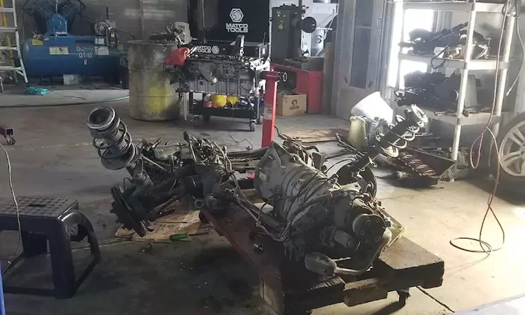 Expert Oil Changes: Engine Protection & Performance Boost