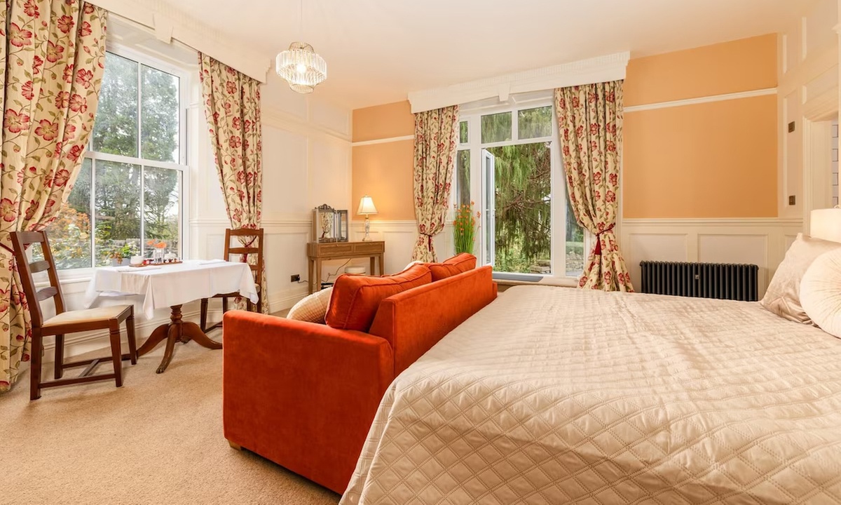 Cumbria: Superior/ Deluxe Garden Room with Breakfast