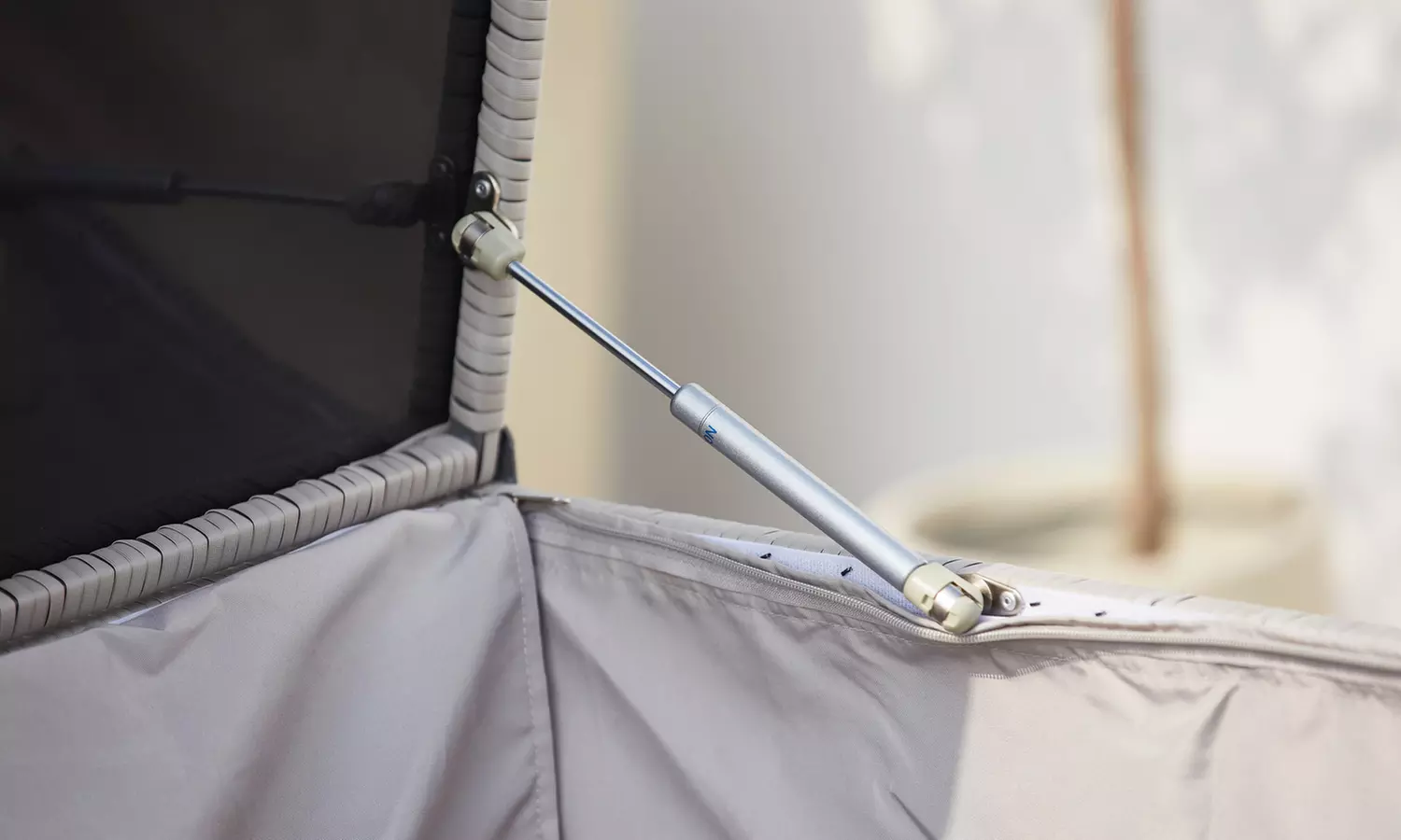 Salon de jardin 4 places Kocoon en résine tressée, modèle "Oacari"