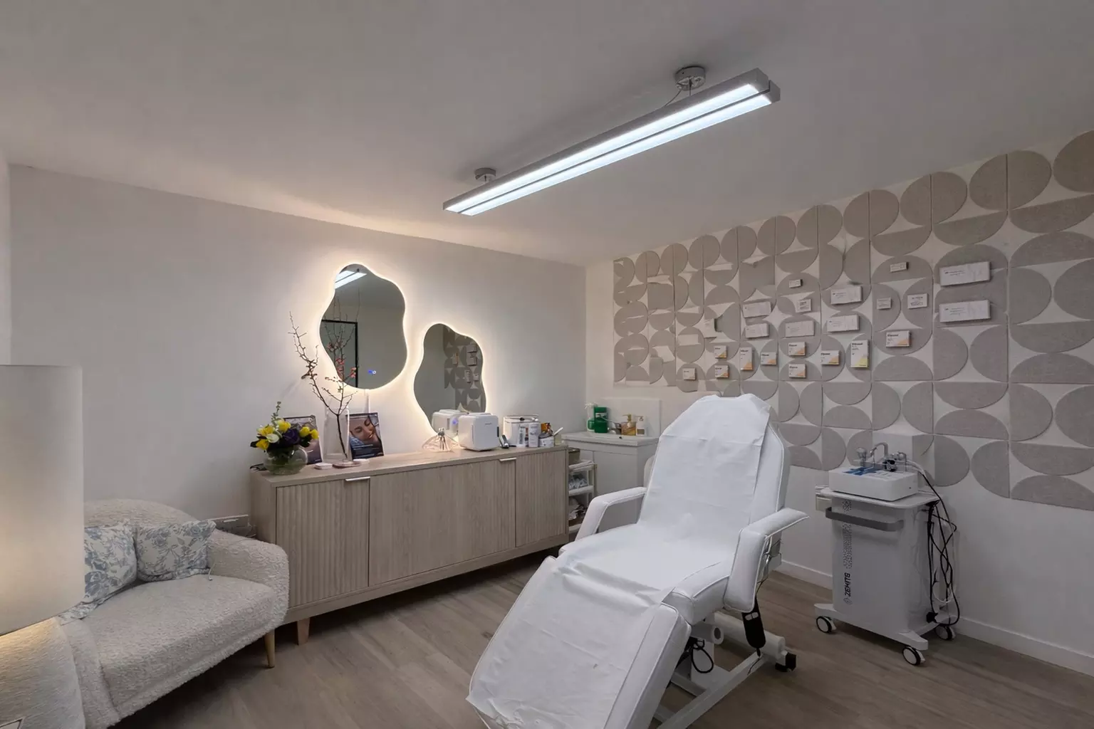 Rejuvenate Your Skin with a Hydrafacial Session Performed with ZEMITS®
