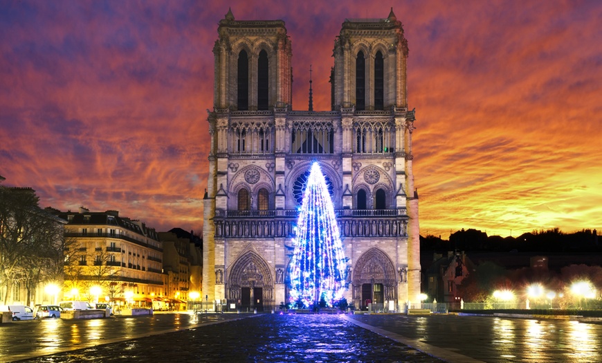 Image 4: ✈ 8-Day London & Paris Christmas Getaway with Air – Weekender Breaks