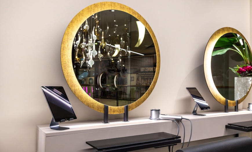 Image 5: Waschen, Schneiden, Föhnen optional inkl. Farbe oder Ansatzfarbe