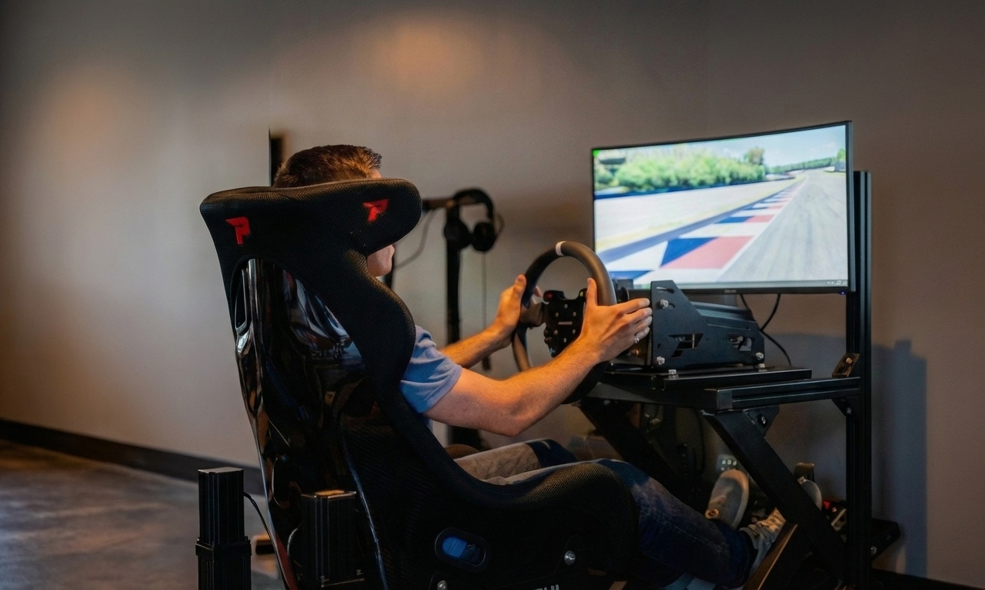 1 ou 3 sessions de simulation de course en solo ou en groupe