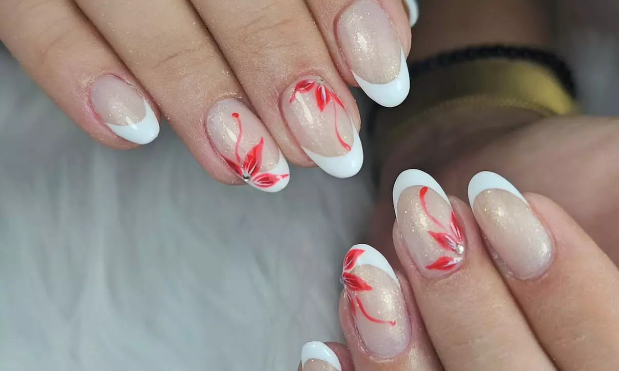 1 sesión de manicura y/o pedicura con esmaltado semipermanente