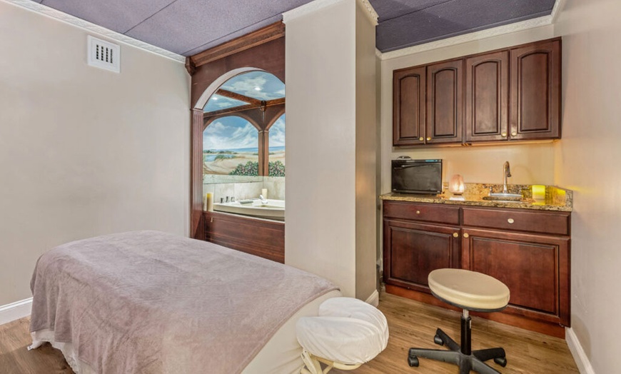 Image 8: Stay at the heart of Historic Plymouth w/ $25 Spa Credit