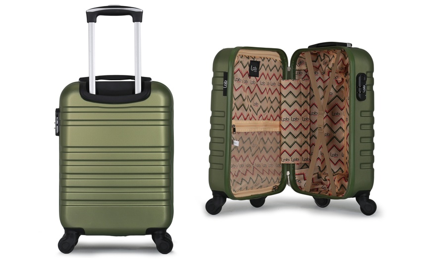 Image 39: Cabin Suitcase and Vanity Case