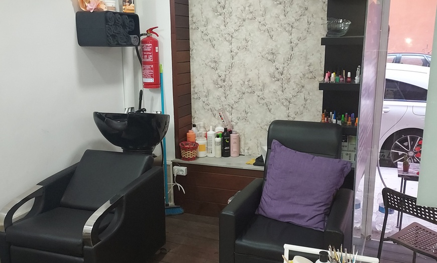 Image 2: Sesión de peluquería con corte en Salón de belleza Godely