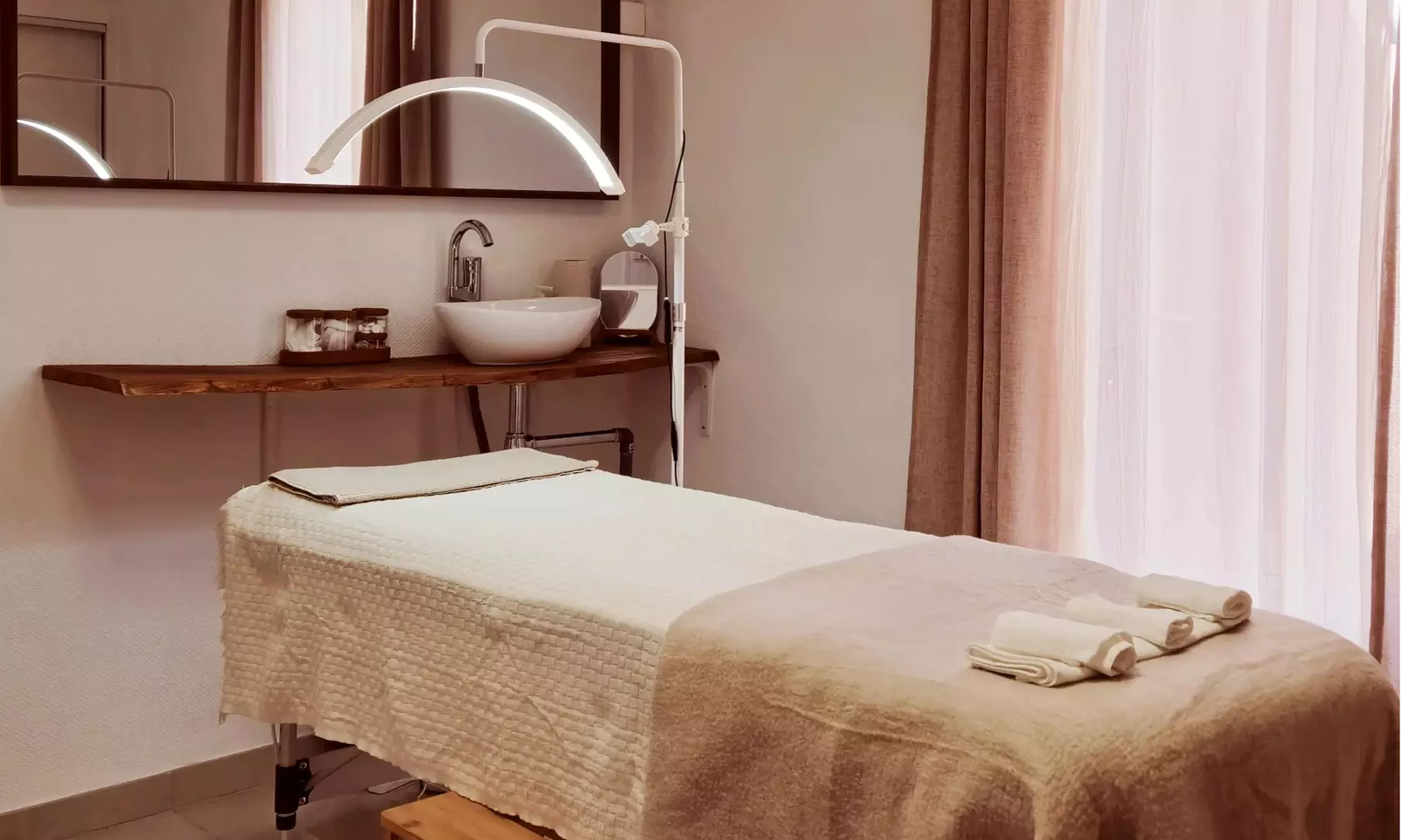 Jusqu'à 43% de remise sur  soins beauté chez Le Cocon de Tyna