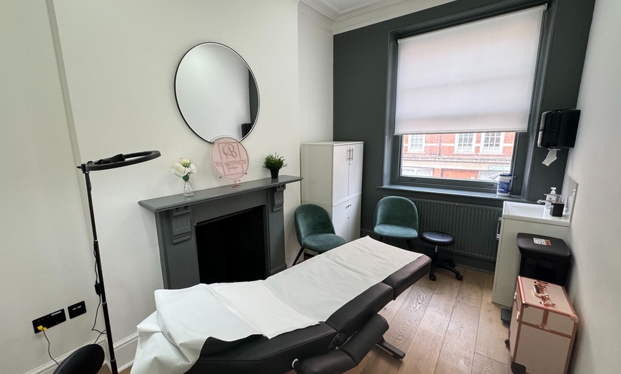 Image 1: Up to 61% Off on Dark Circle / Under Eye Treatment at The Aesthetic Boutique