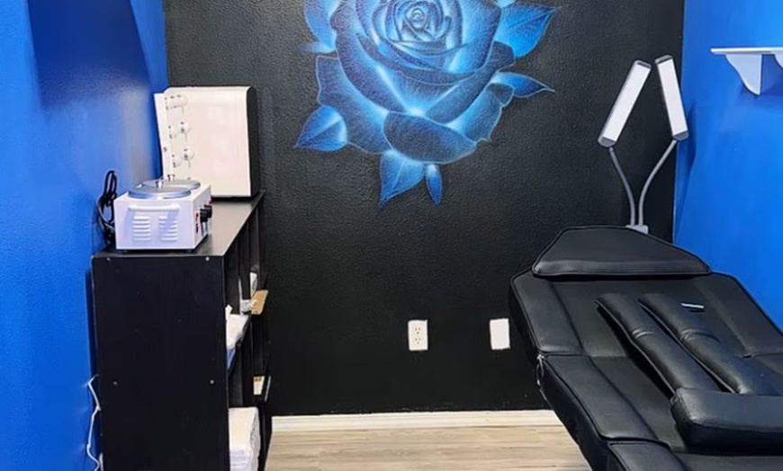 Image 7: Rejuvenate with One, Three, or Five Sessions of 60 Min Custom Facial! 