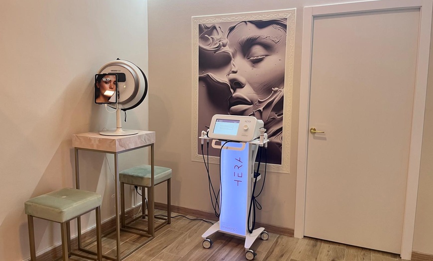 Image 6: Radiofrecuencia HERA facial o corporal, 1 o 2 sesiones por zona