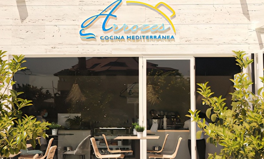 Image 5: Menú tradicional español con opción a botella de vino para 2 o 4