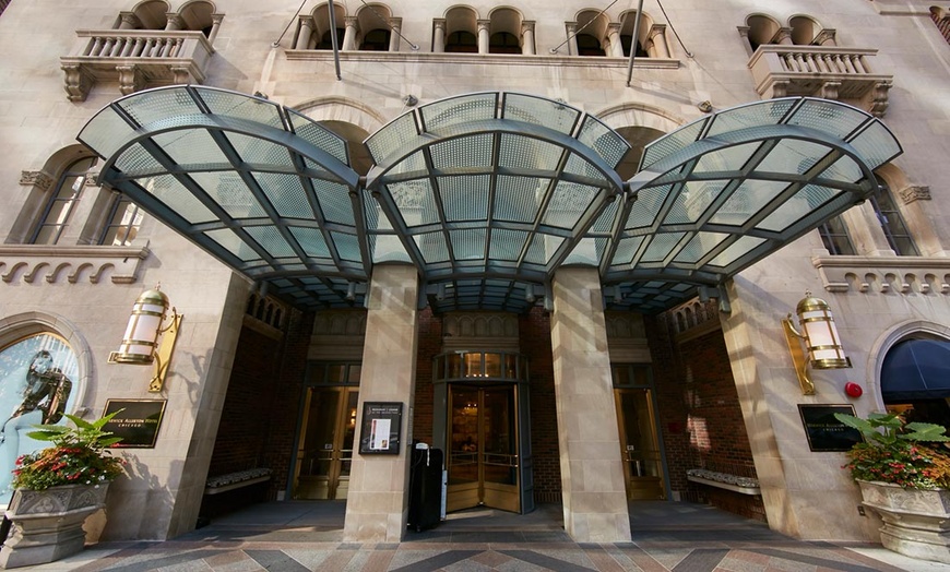 Image 11: Landmark Hotel Located on Chicago's Magnificent Mile