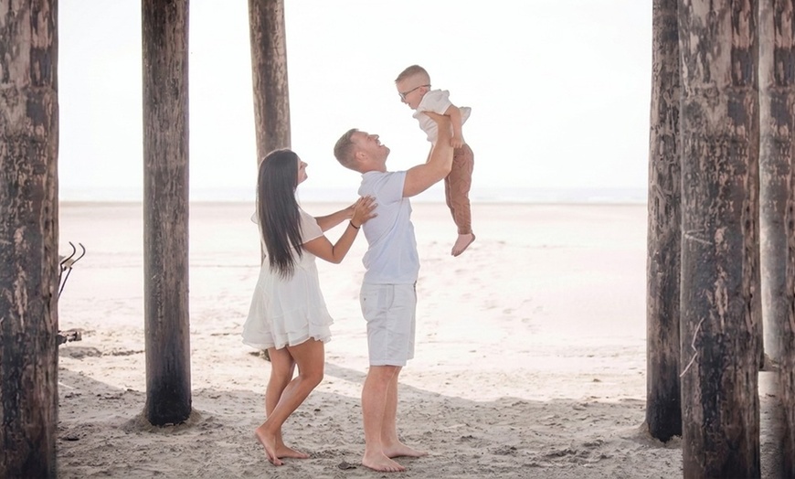 Image 2: 60-Minute Beach Family Photo Session with 15 Edited Digital Images
