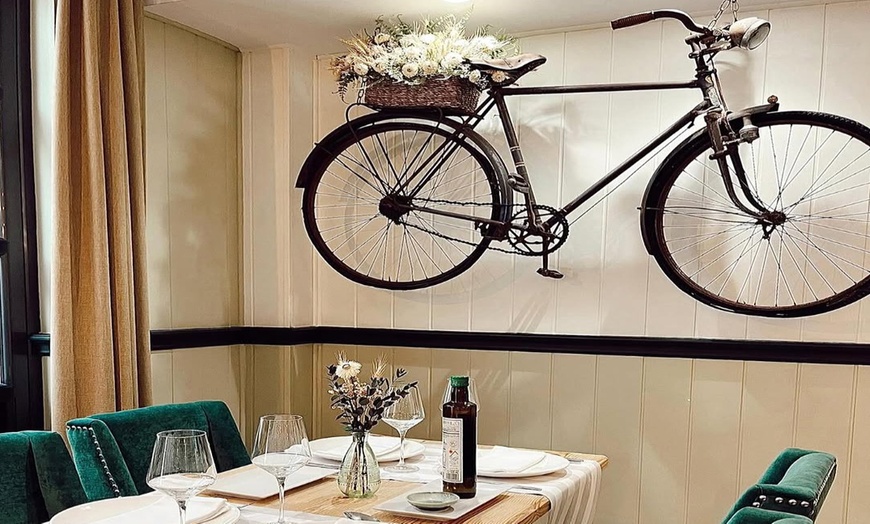 Image 3: Experiencia única: Menú degustación en restaurante Del'Alba para 2