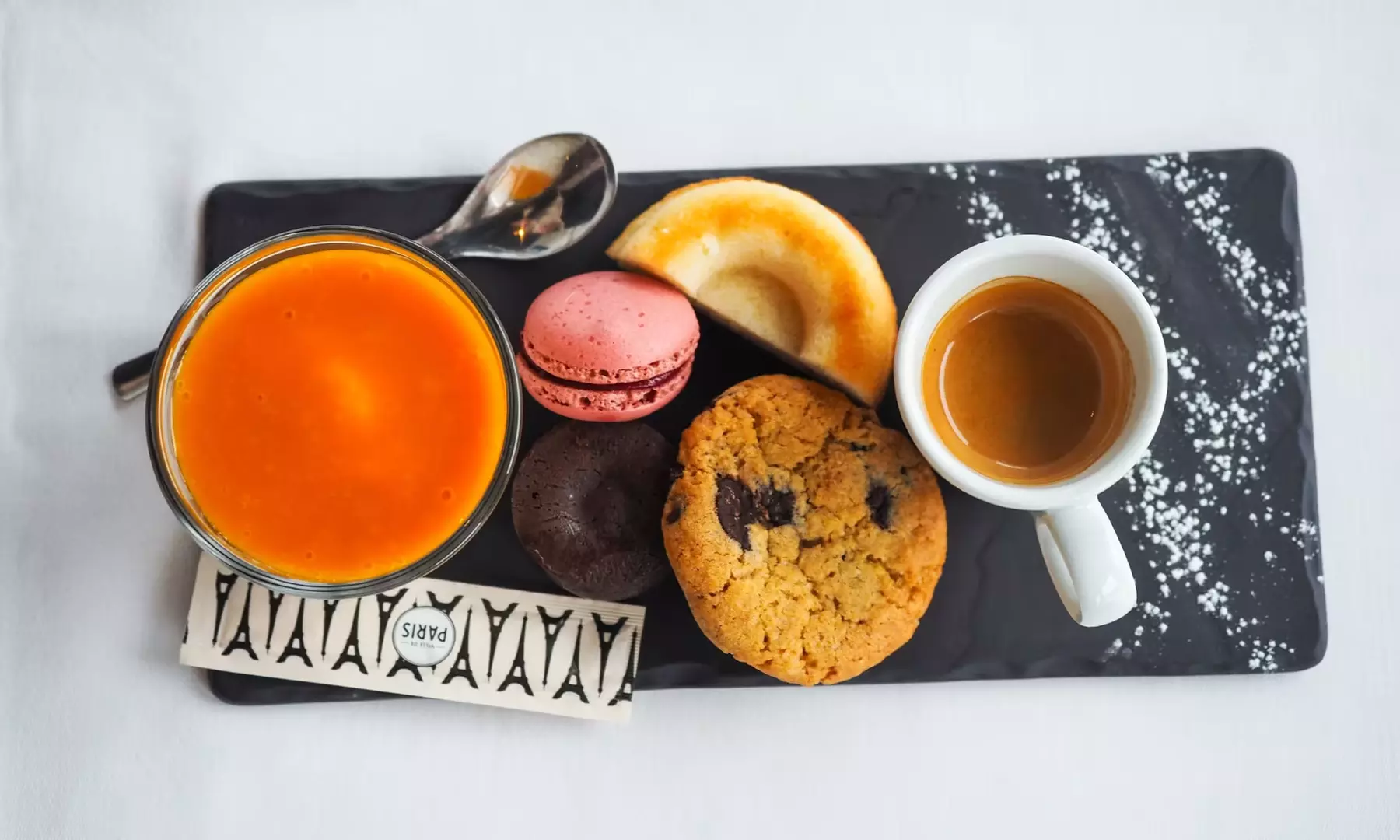 Repas au Quai Liberté : cuisine française authentique sur la Seine