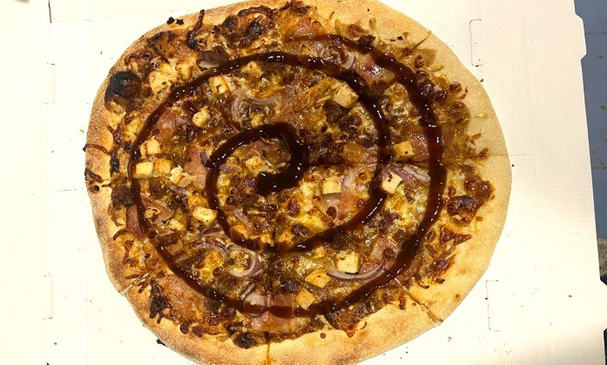 Image 21: Menú de pizza artesanal con entrante, postre y bebida para 2 o 4