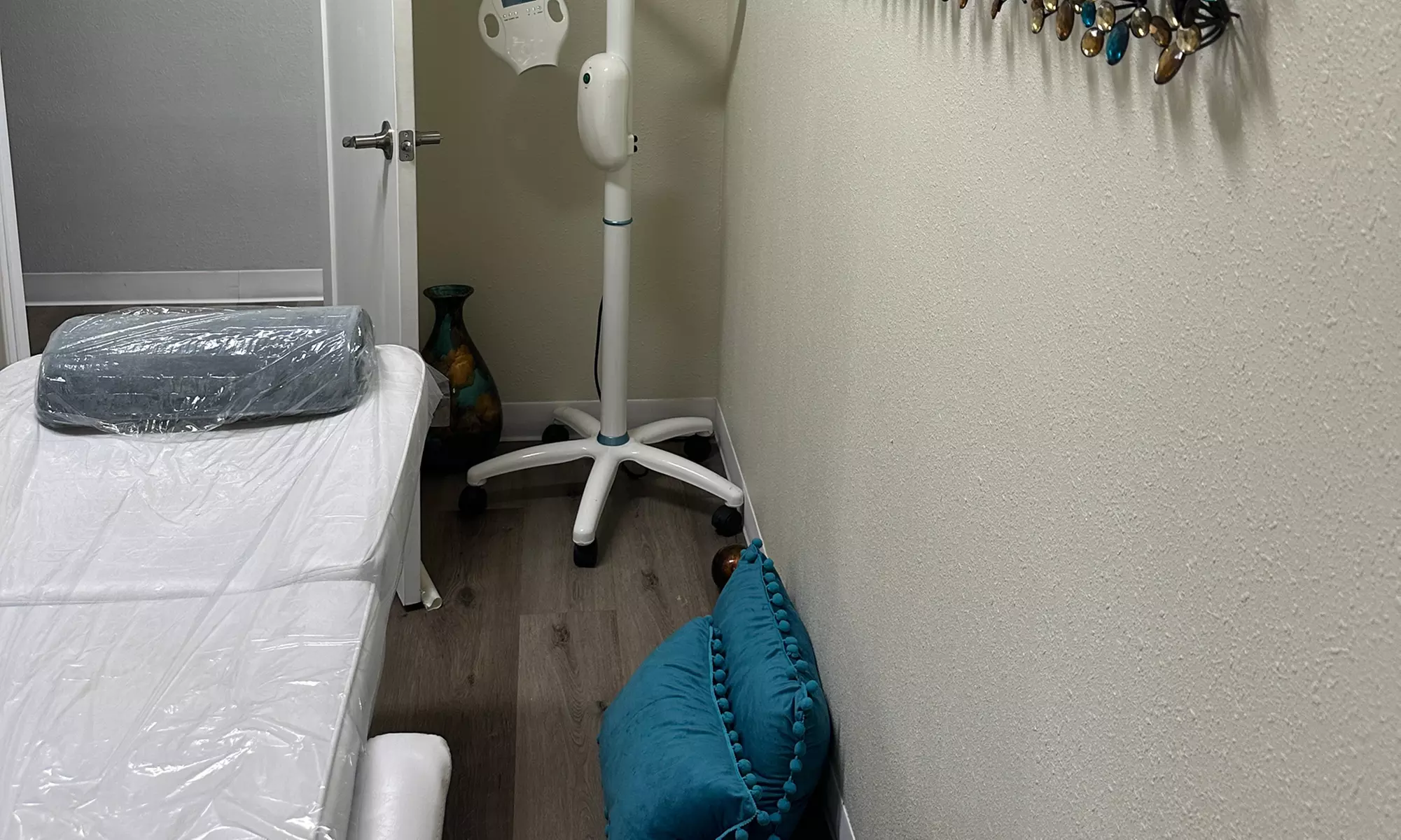 Get a Radiant Smile w/ 1, 2, or 3 45-Minute Teeth Whitening Treatments