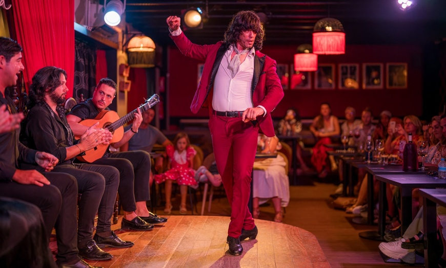 Image 2: Espectáculo de flamenco con opción a picoteo y bebida para 2 o 4