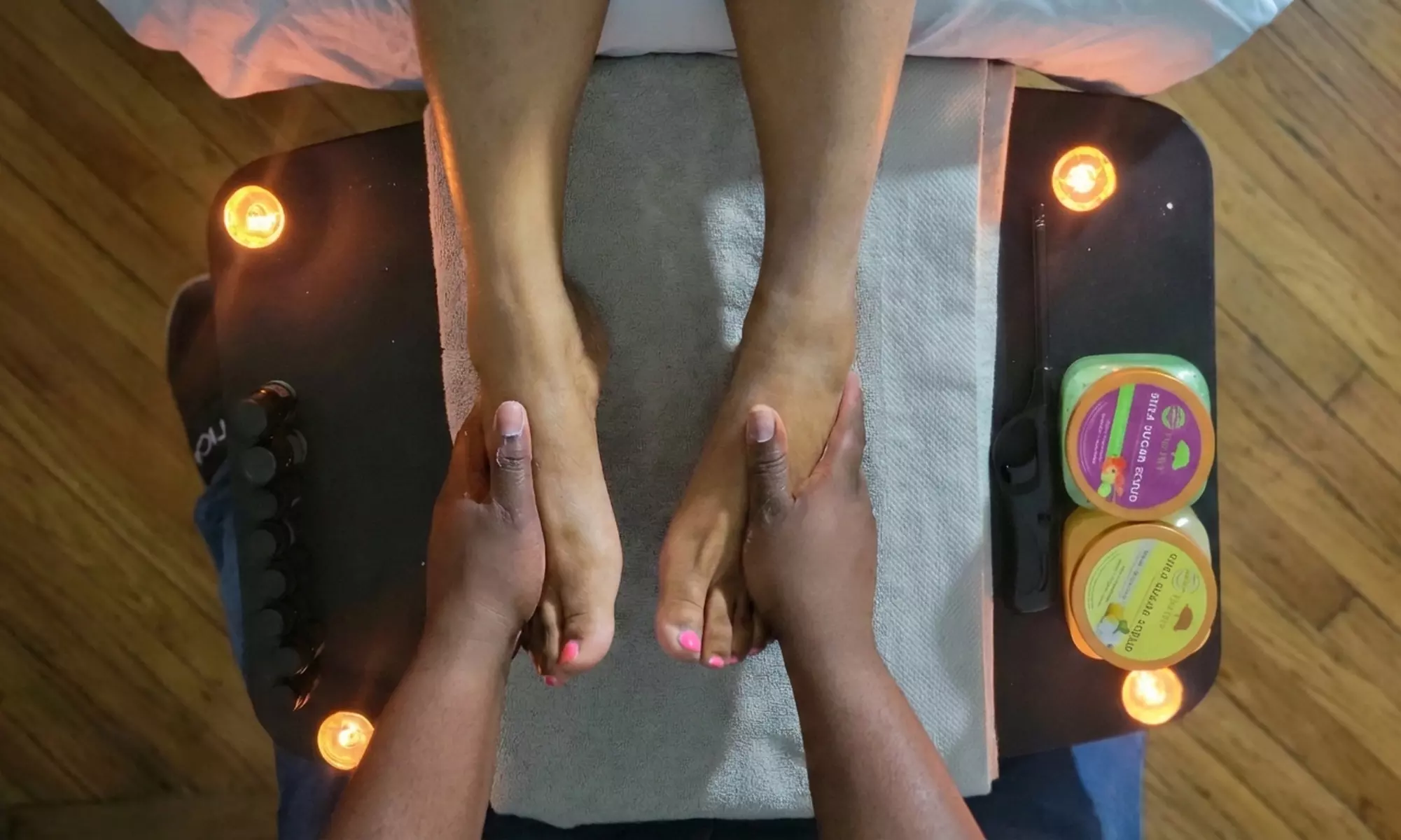 Relax with 60 or 90-Minutes Reflexology Massage w/w/o Sugar Scrubs