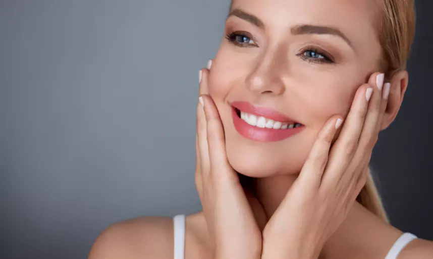 1 o 2 sesiones de tratamiento de dermapen con vitaminas en zona facial a elección para 1; ahorra hasta un 72% - Primary Image