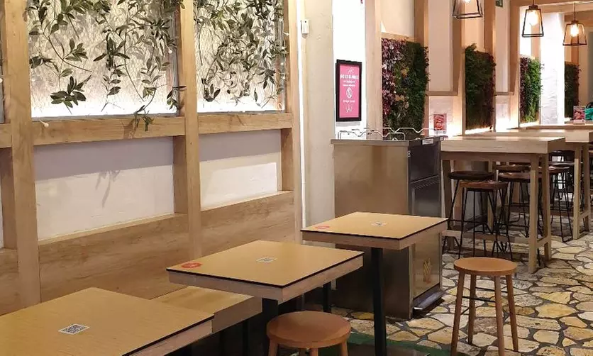 Bocadillos ibéricos, bebidas y dulces para 2 o 4 personas