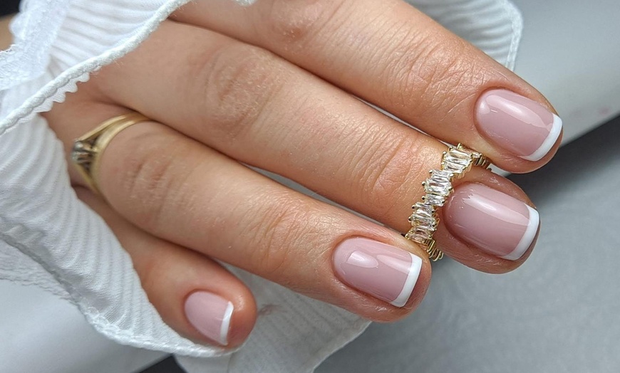 Image 5: Zadbaj o stopy i dłonie: manicure i pedicure hybrydowy