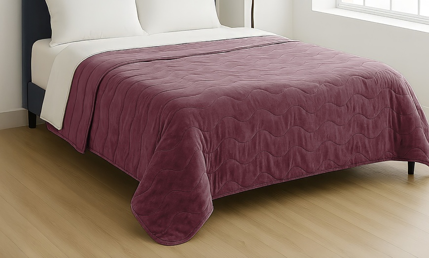 Image 27: Premium Winter Quilt: Soft, Hypoallergenic and Luxurious Comfort