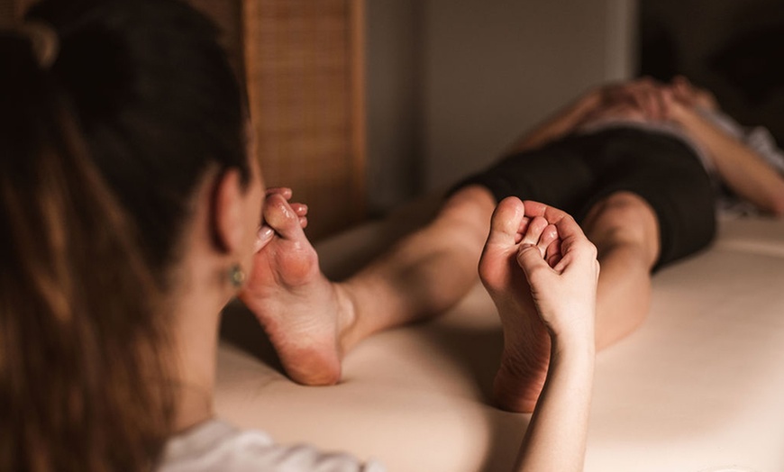 Image 3: Bis zu 75 Min. Ayurvedische Teilkörper-Massage / für den ganzen Körper