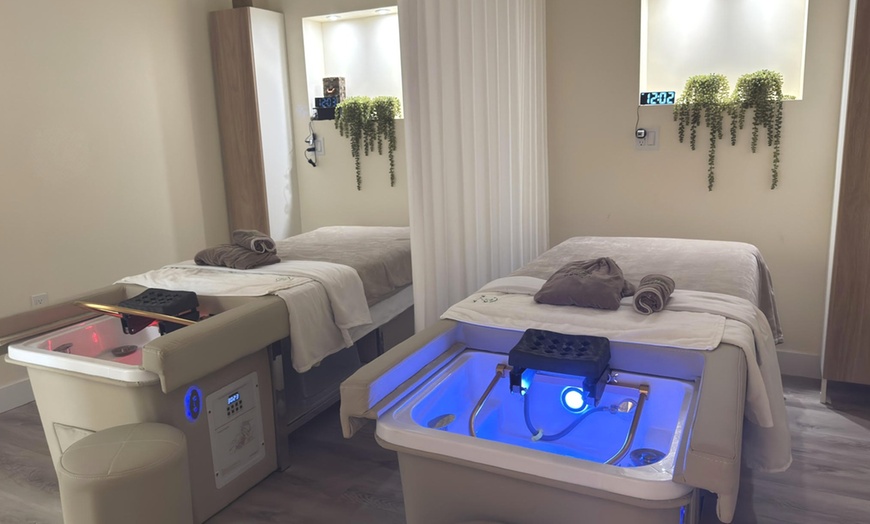 Image 2: Luxury Head Spa Treatment w/Massage on Neck & Scalp for 1 or 2