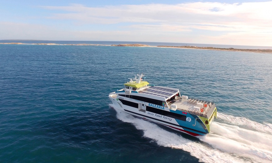 Image 2: Descuento en ferry para Ibiza y Formentera con Baleària
