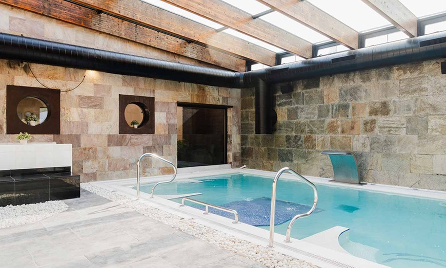 Image 4: Circuito spa para 1 o 2 personas con copa de cava y opción a masaje 