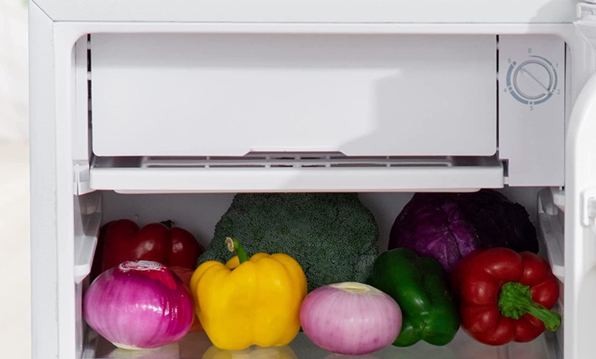 Image 6: HomCom 91L Freestanding Under-Counter Fridge with Chiller Box