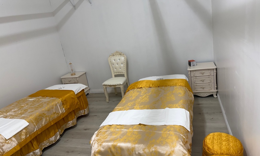 Image 2: Get 60 or 90 Min  Foot Massage w/ Swedish or Deep Tissue Massage