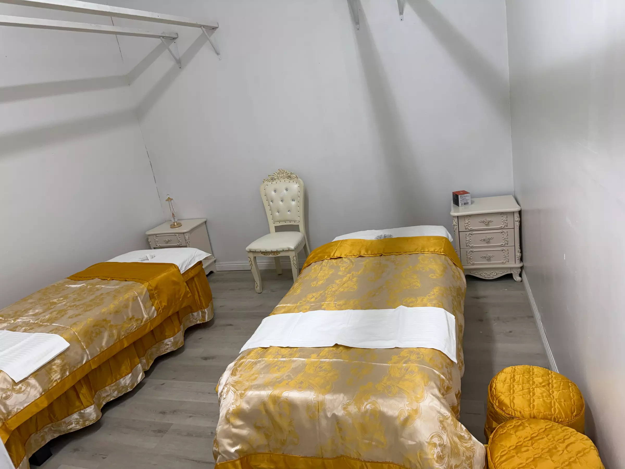 Relax Together with One 60 or 90-Minute Couples Massage at Leading Massage (Up to 44% Off) - Primary Image